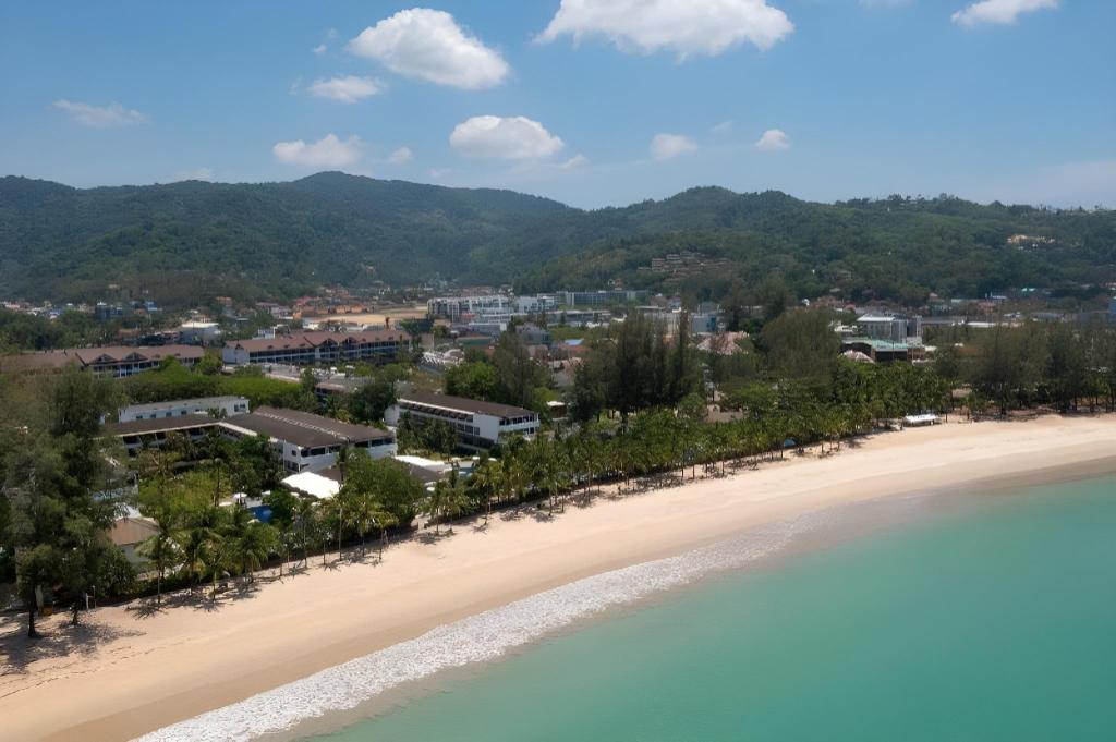 เลือกที่พักผ่อนสบายในกมลา: 5 โรงแรมที่มอบการพักผ่อนอย่างแท้จริงในภูเก็ต